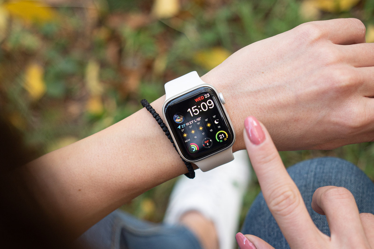 Apple Watch en la muñeca de una mujer