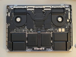 Interior MacBook Pro 14